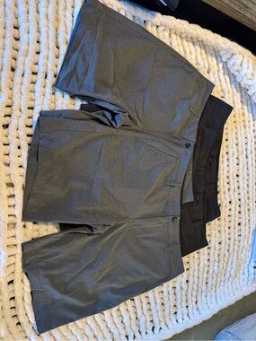 RSQ Gray and Black Men’s Hybrid Shorts size 32.